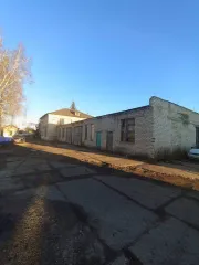 Здания общей площадью 329,4 кв.м в Ульяновской области. Включает здание производственных и складских помещений площадью 319,2 кв.м и здание проходной площадью 10,2 кв.м. Кадастровые номера: 73:03:050106:501 и 73:03:050106:502. Адрес: Ульяновская область, Вешкаймский район, рабочий поселок Вешкайма…