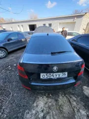 Skoda Octavia 2013 транспортное средство Skoda Octavia, 2013 г.в., г/н О504УХ36, VIN TMBAD9NE8D0023937, черного цвета. На левой передней двери имеются повреждения в виде мелких царапин, повреждения ЛКП. Отсутствует часть дверной ручки. На переднем левом крыле имеется повреждение ЛКП. На переднем…