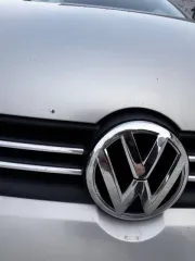 Volkswagen Polo 2011, 105 лс, 165000 км, АКПП, XW8ZZZ61ZBG014491. Пробег 165 тыс. Со слов собственника: сколы по кузову. Подвеска требует замены. Временами (не постоянно) ДВС работает нестабильно (троит). Самопроизвольно выключается и включается дисплей. Проблемы с проводкой. Подогрев водительского…
