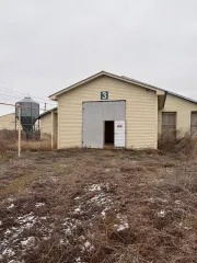 Имущественный комплекс в Татарстане: здание цеха забоя 1072 кв.м, контора 589.3 кв.м, гараж 294.6 кв.м, склад минеральных удобрений 1186.2 кв.м, арочный склад 657 кв.м, зернохранилища 620.4 кв.м и 625.5 кв.м, пункт технического обслуживания 388.7 кв.м, фуражный склад 1124.7 кв.м, зерносклады 629.2…