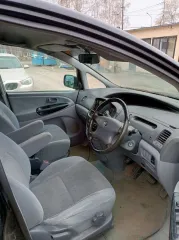 Toyota Estima, 2001 г.в., черный. VIN отсутствует, ПТС 25 УА 428618, госномер У343МС55. Двигатель: бензиновый, модель 2AZ 0554367, мощность 160 л.с. (120 кВт), объем 2362 см³. Кузов ACR30-0136199, экологический класс 3. Максимальная масса 2025 кг, масса без нагрузки 1640 кг. Произведено в Японии…