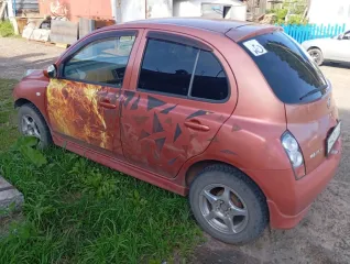 NISSAN MARCH 2002 транспортное средство, государственный регистрационный номер С943ХХ24, 2002 года выпуска, VIN отсутствует, № двигателя CR12 0197715, шасси № отсутствует, цвет коричневый.