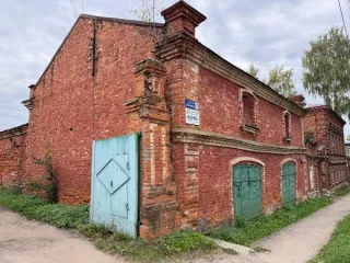 Нежилое здание деревообрабатывающей мастерской площадью 202,5 кв. м, кадастровый номер: 76:21:020124:51, и земельный участок, кадастровый номер: 76:21:020124:401, площадь: 396 кв. м, категория земель: земли населенных пунктов, вид разрешенного использования: для производственной базы, расположенные…