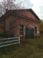 Магазин бывшего купца Завадовского общей площадью 191.4 кв. м. Кадастровый номер: 70:11:0100016:910. Адрес: Томская область, Парабельский район, с. Нарым, ул. Куйбышева, д. 15. Год ввода в эксплуатацию не указан. Один этаж, подземных этажей нет. Материал наружных стен — дерево. Объект культурного…