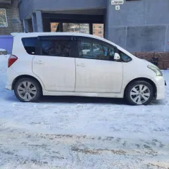 Toyota Ractis 2005, 110 лс, 291000 км, АКПП. Автотранспортное средство TOYOTA RACTIS 2005г. кузов № NCP1000014517, гос.номер А124РУ27. Имущество зарегистрировано на супруга должника и приобретено в период зарегистрированного брака, в связи является совместно нажитым в силу закона.
