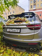 Toyota Camry 2015 года, пробег 42 тыс. км. Техническое состояние удовлетворительное, имеются сколы на капоте. Автомобиль требует некоторого ремонта и замены мелких расходных материалов и деталей. Состояние салона и кузова видно на фотографиях.