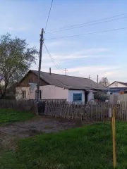 1/2 доли двух квартир и двух земельных участков, Омская область; 1/2 доля квартиры и 1/2 доля земельного участка в Омской обл.; еще 1/2 доля квартиры и 1/2 доля земельного участка в Омской обл.; жилое помещение с кадастровым номером 55:23:310103:280, адрес: Омская область, Русско-Полянский район…