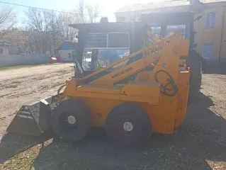 МКСМ-800К (Машина коммунально-строительная многоцелевая), государственный регистрационный знак 02 УВ 2924. Характеристика: страна-производитель машины: Россия; год выпуска: 2009; заводской № машины (рамы): 009972; двигатель №: 70021571; цвет: желтый; мощность двигателя, кВт (л.с.): 32,8 (44); тип…