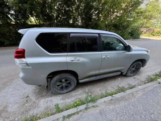 Toyota Land Cruiser Prado 2013 года, 173 лс, полный привод, АКПП, внедорожник, VIN – RUTBH8FJ9D0000889, цвет - серый.