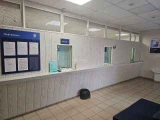 Нежилое помещение 361 кв.м, 11/250 доли на ЗУ 10 810 кв.м, Ленинградская обл., Кингисепп. Нежилое помещение - 361,0 кв. м с учетом неотделимых улучшений (23 поз.), помещения № 1-24 первого этажа (вход № 6) незавершенного строительством двухэтажного кирпичного здания общественного центра, 11/250…