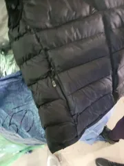 Годные остатки товаров легкой промышленности и плечиков. Имущество непригодно для использования по прямому назначению, реализуется в качестве годных остатков, признано не соответствующим требованиям документов по стандартизации.