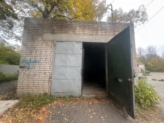 Земельный участок категории земель земли населенных пунктов, вид разрешенного использования - для размещения гаража, кадастровый номер 37:15:011608:15, площадь 39 кв.м., с расположенным на нем нежилым зданием гаража площадью 31,6 кв.м., с кадастровым номером 37:15:011607:17, по адресу: Ивановская…