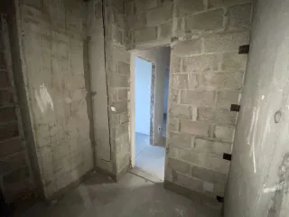 Однокомнатная квартира общей площадью 31,7 кв.м., с кадастровым номером 23:43:0415001:4817, расположенная по адресу: Краснодарский край, город Краснодар, улица имени Владимира Жириновского, дом 1, корпус 2, квартира 96. В квартире нет зарегистрированных лиц. Является предметом залога ПАО "Sberbank".