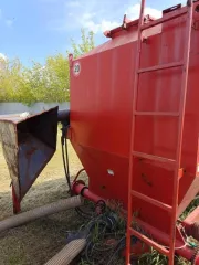Пневматический посевной комплекс Agrator-9800 (бункер 9 куб.м), заводской номер 175, год изготовления 2012.