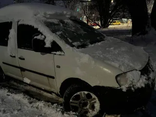 Volkswagen Caddy 1.9TDI, 2006 г.в., VIN WV1ZZZ2KZ6X041930, тип ТС: грузовой фургон, категория В, цвет белый, экологический класс третий, госномер Н 080 ЕВ 39, 104,7 лс, 500 000 км. Автомобиль в залоге у АО «TBank», не на ходу. Кузовные элементы в неудовлетворительном состоянии: коррозия порогов…