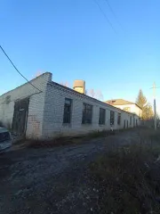 Здания общей площадью 329,4 кв.м в Ульяновской области. Включает здание производственных и складских помещений площадью 319,2 кв.м и здание проходной площадью 10,2 кв.м. Кадастровые номера: 73:03:050106:501 и 73:03:050106:502. Адрес: Ульяновская область, Вешкаймский район, рабочий поселок Вешкайма…