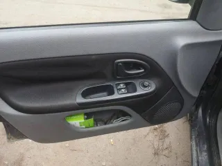 Renault Symbol 2007, модель Renault Symbol 4EX1493. Год выпуска 2007, VIN VF1LB03C538134201. Цвет кузова темно-серый. Номер двигателя K7JA700 RJ53080. Рабочий объем 1390 см³, мощность 75 л.с. (55 кВт), экологический класс второй, тип транспортного средства легковой. Состояние: царапины и вмятины по…