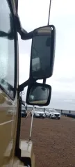 Грузовой тягач седельный ВОЛЬВО VNL64T670, 2005 г.в., г/н О648ВМ75, цвет золотистый, VIN: 4V4NC9TH65N375716, номер шасси (рамы): 5N375716. У ТС частичное повреждение переднего бампера, на переднем крыле с правой стороны установлено дополнительное зеркало заднего вида.