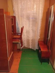 Жилое помещение общей площадью 13,9 кв.м на 1 этаже по адресу: Саратовская область, г. Хвалынск, ул. Чернышевского, д. 32, кв. 5. Кадастровый номер: 64:49:020110:38.