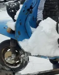 Мотороллер Муравей без госномера, номер кузова 051377, номер двигателя 2338737, рамы А46514. Находится в Каратузском районе, документы и ключи отсутствуют. Марка, модель: Мотороллер Муравей. Мощность двигателя: не установлен. Пробег: 0. VIN номер: не установлен. Экологический класс: 4. Год выпуска…