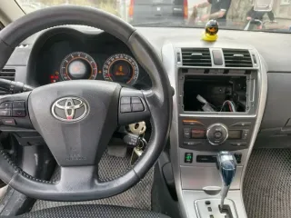 <p>Транспортное средство Toyota Corolla, 2010 г.в., VIN JTNBV56E50J096921. Находится в залоге у ПАО  Сбербанк России </p>
