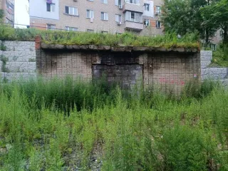 Нежилое здание - объект, сохранившийся в результате физического износа, площадью 0,10 кв.м, кадастровый номер 25:28:050038:4994, расположенный по адресу: Приморский край, г. Владивосток, ул. Магнитогорская, в районе здания № 20, с земельным участком площадью 1513,0 кв.м, кадастровый номер…