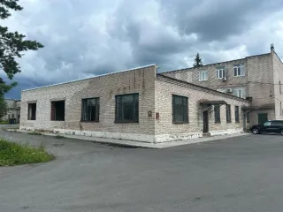 Земельный участок  общей площадью 597 кв.м, с кадастровым номером 74:38:0118001:7, по адресу: Челябинская область, г. Чебаркуль, по смежеству (с западной стороны) здания адм.ООО Торг. Дом М, 1-ое Мая, 20, с расположенным на нем  нежилым зданием – столовая новая  общей площадью 448,5 кв.м, с…