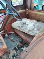 Единый лот в количестве 3 тракторов:  трактор МТЗ-82, год выпуска не определен, синего цвета, трактор Т-40АМ, 1988 г.в., зеленого цвета,  трактор Т-40АМ, заводской номер отсутствует, № двигателя 2860128, № переднего моста 740083,  имущество бывшее в употреблении, находится в неудовлетворительном…