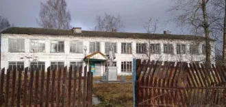 Здание школы 1152,9 кв.м с участком 9404 кв.м, Костромская область здание школы с земельным участком Здание школы, назначение: нежилое, площадь 1152,9 кв.м, кадастровый номер 44:03:080101:62 с одновременным отчуждением земельного участка, категория земель: земли населенных пунктов, вид разрешенного…