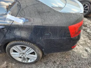 Skoda Octavia 2013 транспортное средство Skoda Octavia, 2013 г.в., г/н О504УХ36, VIN TMBAD9NE8D0023937, черного цвета. На левой передней двери имеются повреждения в виде мелких царапин, повреждения ЛКП. Отсутствует часть дверной ручки. На переднем левом крыле имеется повреждение ЛКП. На переднем…