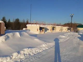 Сооружение: База ГСМ, кадастровый номер: 86:07:0000000:889, площадь застройки 822 кв.м., адрес: ХМАО Югра, Октябрьский р н, пгт Андра, мкр н Спортивный, строен.9а,  которая состоит: 1 . из территории хранения нефтепродуктов, которая включает:   емкости по 2000л.  2шт.     емкости 400л.  1шт.    …