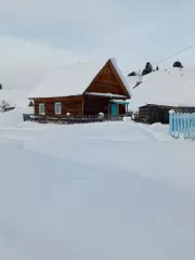 - отдельно стоящее здание фельдшерско-акушерского пункта общей площадью 39,5 кв. м, кадастровый номер 42:12:0112004:256, расположенное по адресу: Кемеровская область — Кузбасс, Таштагольский район, п. Чулеш,  ул. Кузнечная, д. 7а. - земельный участок общей площадью 176 кв. м, кадастровый номер…