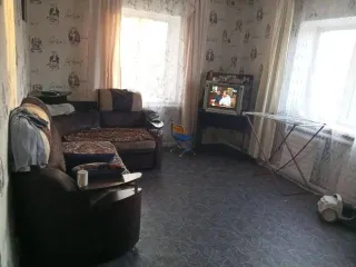 1/2 доли двух квартир и двух земельных участков, Омская область; 1/2 доля квартиры и 1/2 доля земельного участка в Омской обл.; еще 1/2 доля квартиры и 1/2 доля земельного участка в Омской обл.; жилое помещение с кадастровым номером 55:23:310103:280, адрес: Омская область, Русско-Полянский район…