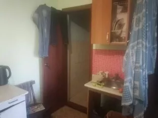 ¼ доля в праве общей долевой собственности на жилое помещение. Кадастровый номер: 22:49:020105:3808. Адрес: Россия, Алтайский край, Топчихинский район, село Топчиха, переулок Лесной, дом 2а, квартира 6. Площадь: 42.2 м².
