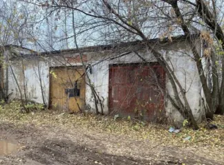 Земельный участок 126 кв.м, гараж-бокс 65,7 кв.м, часть здания гаража 28,4 кв.м, Пермский край Земельный участок площадью 126 кв.м с кадастровым номером 59:26:0610478:12, с расположенными на нем объектами недвижимого имущества: гараж-бокс и часть здания гаража, по адресу: Пермский край, г. Нытва…