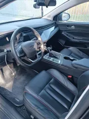 Omoda S5 2023 года, 112 лс, АКПП, VIN LVVDC21B0PD220669, на ходу, горит чек, греется, легкие недостатки по лакокрасочному, битый задний бампер. пробег 122 000.