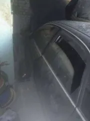 Audi A4 1999 года, черный, VIN WAUZZZ8DZYA016055, госномер C737НМ777, мощность 127 л.с. Автомобиль не на ходу. Требуется капитальный ремонт. Кузов покрыт плесенью.