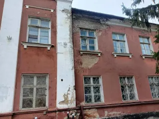 Здание нежилое (штаб-управление), кадастровый номер 73:24:010101:11802, количество этажей: 2, площадь 851 кв.м., адрес: г.Ульяновск, войсковая часть 34236 (хозяйственное ведение).