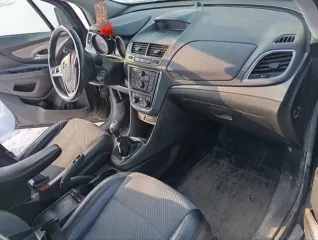 Opel Mokka 2013 года, хэтчбэк, черный. Двигатель A14NET 1364 см³ турбо, 140 л.с., механическая трансмиссия, полный привод. Пробег 123751 км. VIN: XUUJD7D81D0011940. Является предметом залога.