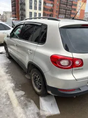 Volkswagen Tiguan 2011 Volkswagen Tiguan, 2011 года выпуска, VIN: XW8ZZZ5NZBG107696. На имущество зарегистрировано ограничение (обременение) права: находится в залоге у АО «Авто Финанс Банк». Запрет на регистрационные действия Документ: 268084253/5961 от 16.12.2020, Сагитуллина Ирина Сергеевна…