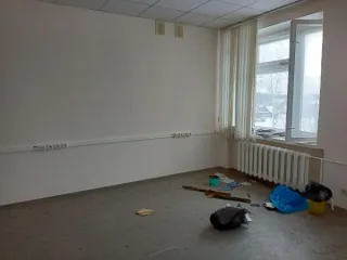 Нежилое помещение общей площадью 28,6 кв. м, с кадастровым номером 18:15:052044:201, по адресу: Удмуртская Республика, Красногорский район, с. Красногорское, ул. Ленина, д. 64, помещение 81-82. Назначение нежилое. Общая площадь: 28.6 кв. м. Обременения и ограничения не зарегистрированы. Кадастровая…