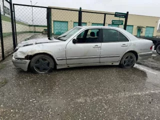 транспортное средство "Mercedes-Benz". модель E 200 CDI транспортное средство "Mercedes-Benz". модель E 200 CDI 1 Штука (шт) 
Год выпуска: 2001 
Модель: E 200 CDI 
Назначение: pryamie 
Вид транспорта: Легковой 
VIN номер: WDB2100071B310943 
Марка: Mercedes-Benz 
