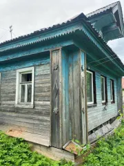 Дом 55,4 кв.м., участок 1467 кв.м., Харовск, Вологодская область, ещё земельный участок (К№35:12:0101031:7, площадью 1467 +/- 13) с расположенным на нем жилым домом (К№35:12:0101031:33, площадью 55.4 кв.м.), находящиеся по адресу: Вологодская область, р-н. Харовский, г. Харовск, ул. Менжинского, д…