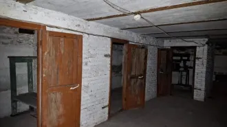 Склад 153.1 кв. м и участок 222 кв. м. Здание, назначение: нежилое здание, наименование: склад, количество этажей - 1, в том числе подземных этажей - 0, площадь 153,1 кв. м, кадастровый номер 03:16:340165:82, и земельный участок с кадастровым номером 03:16:340131:35 площадью 222 кв. м.