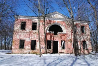 Усадьба Богородское, 527.5 м², Московская область. Объект культурного наследия: главный дом, 1-я пол. XIX в.; флигель, 1-я пол. XIX в.; флигель, 1-я пол. XIX в.; флигель, 1-я пол. XIX в.; Казанская церковь, 1780 г.; служебная постройка, 1-я пол. XIX в.; парк с прудами XVIII-XIX вв. Расположен по…