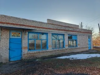 Нежилое здание с земельным участком. Общая площадь здания: 171,2 кв. м, назначение: нежилое, этажность: 1. Адрес расположения: Тюменская область, Сладковский район, д. Рождественка, ул. Центральная, д. 12. Земельный участок общей площадью 253 кв. м, кадастровый номер: 72:14:2001001:66, категория…