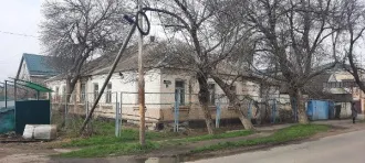 Нежилые здания 247,5 и 13,3 кв.м, земельный участок 695 кв.м, Ставропольский край. Объекты недвижимого имущества, в том числе: нежилое здание, кадастровый номер: 26:16:060216:39, площадью 247,5 кв. метра, этаж 1; нежилое здание, кадастровый номер: 26:16:060216:40, площадью 13,3 кв. метра, этаж 1 и…