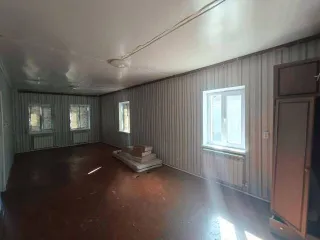 Дома 113,4 м² и участок 885 м², Саратовская область. Жилой дом, площадью: 113,4 кв.м., с кадастровым номером: 64:22:141516:28, расположенный на земельном участке, площадью: 885 кв.м., с кадастровым номером: 64:22:141516:6. Адрес: Российская Федерация, Саратовская область, Новоузенский, г…