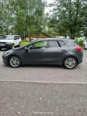 Kia Ceed 2012 года выпуска, VIN: XWEHN512BD0000924, цвет кузова серый. Рабочий объем двигателя 1591 см³, мощность 95 кВт/129 л.с., экологический класс 4, тип транспортного средства легковой.