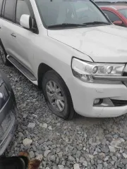 Toyota Land Cruiser 200, 2019 г.в., 249 л.с., 260000 км, полный привод, АКПП, VIN JTMCV05J904274063, гн. Х999СВ86. Автомобиль имеет сколы, вмятины, царапины, повреждения лакокрасочного покрытия и другие дефекты, КЛЮЧИ ОТСУТСТВУЮТ, ДВС не запускался, диагностика технического состояния не проводилась.